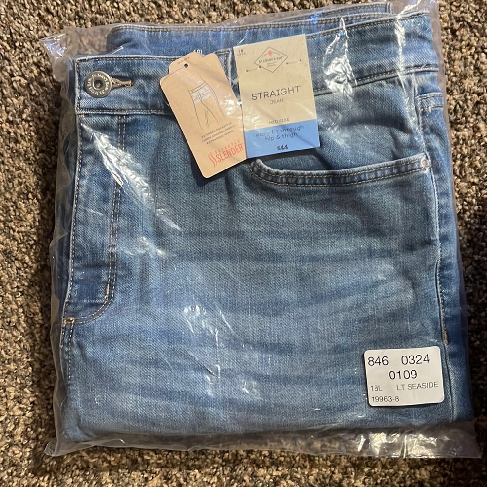 St John Bay Mid Rise straight jeans still in original packaging. Size 18L